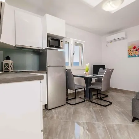 Apartments In Klek 42081