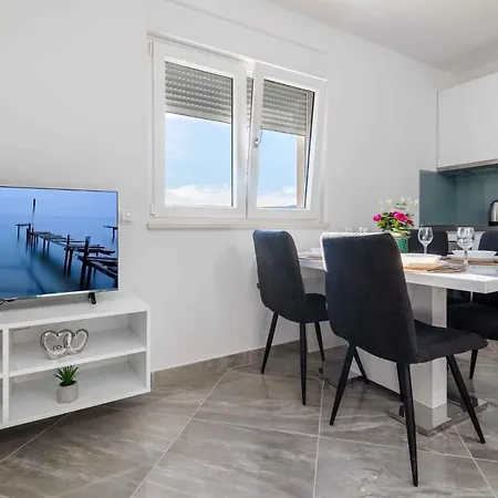 Apartments In Klek 42081 Apartman