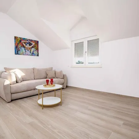 Apartman Apartments In Klek 42081 *